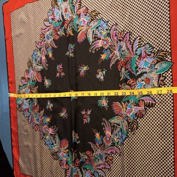 Diamond Floral Scarf with Red border - Picture 5 of 6